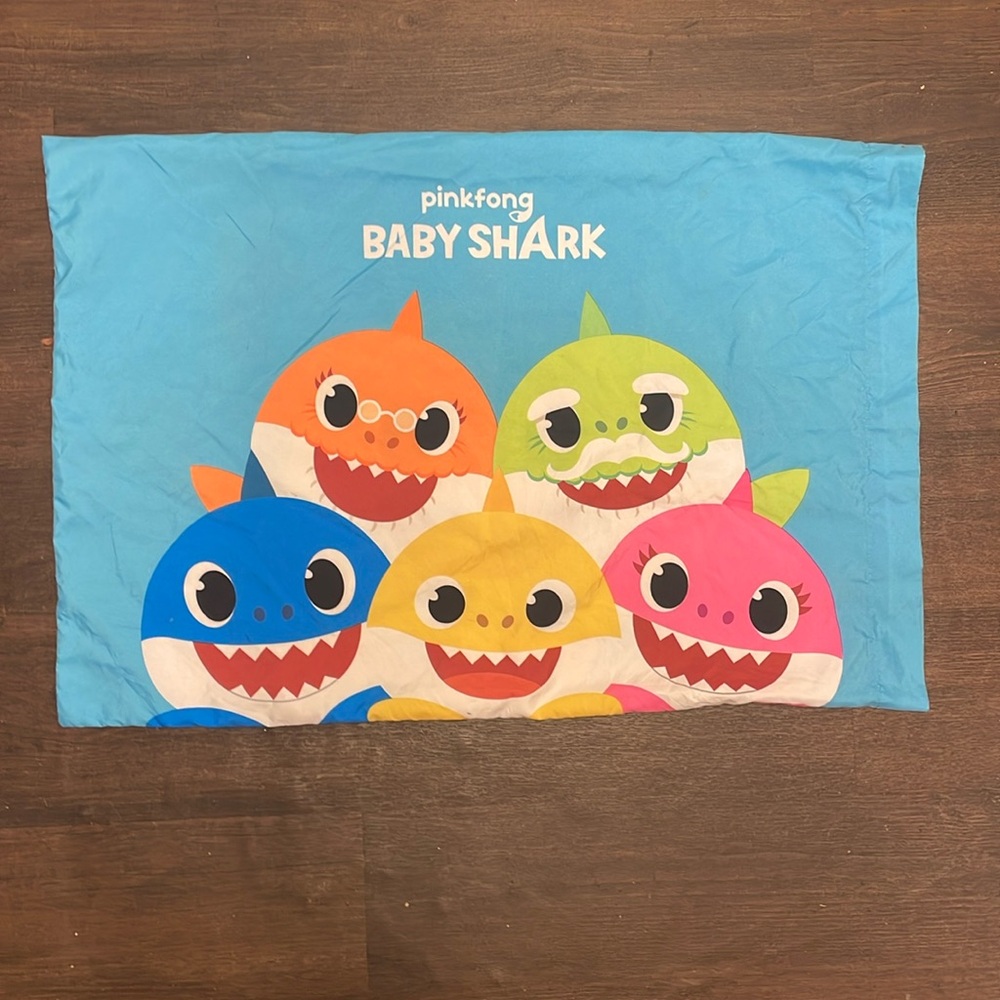 Baby Shark Twin Sheet Set - Perfect for Little Fans!